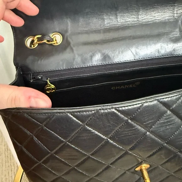 Vintage Chanel Jumbo Single Flap - Picture 4 of 9